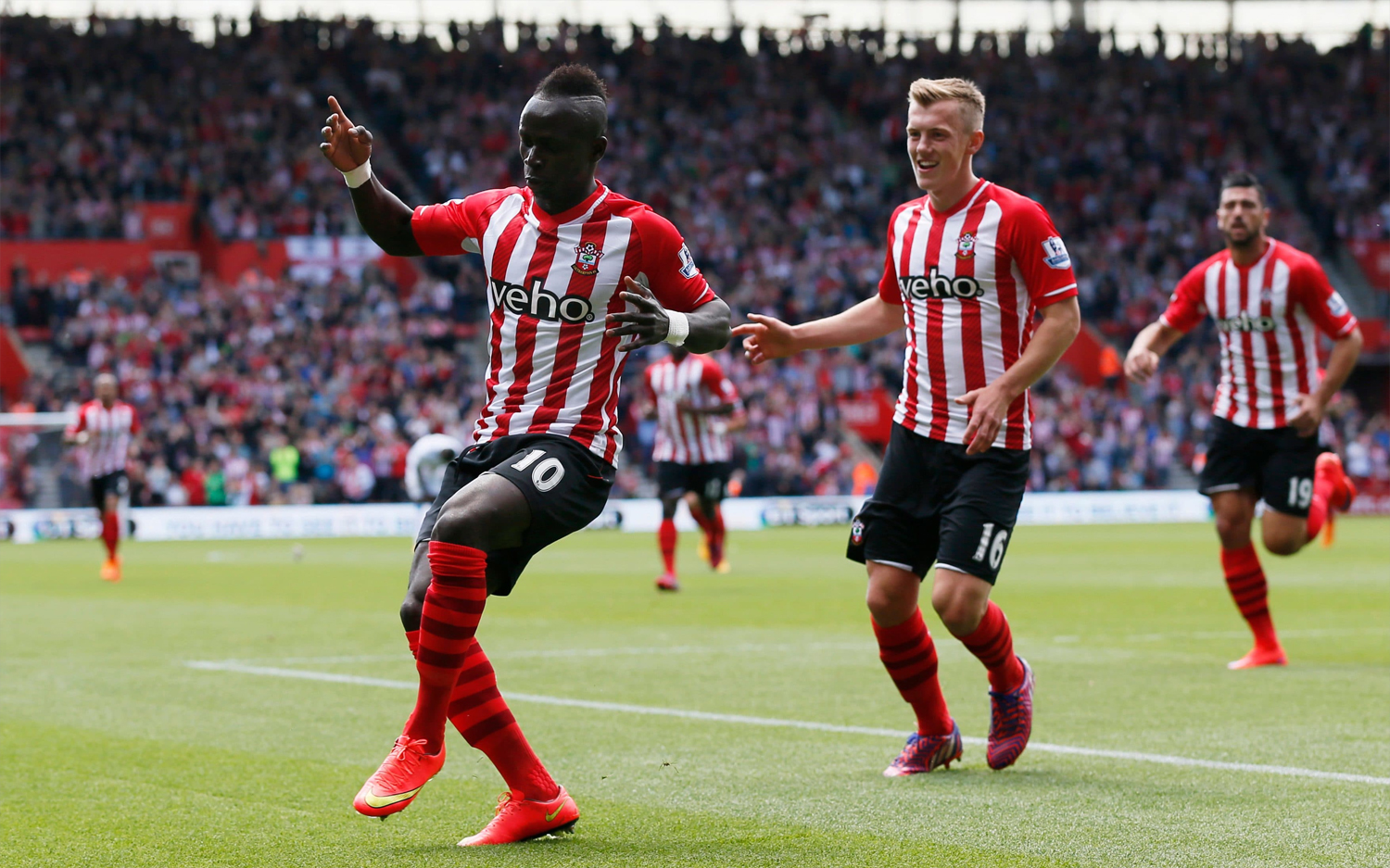 Những kỷ lục sau 10.000 trận ở Ngoại hạng Anh